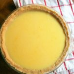 No-Bake Vanilla Pudding Pie made with vanilla pudding and golden Oreos is the perfect anti-chocolate alternative. So simple to make and a great way to free up oven space during the holidays, or keep the house cool during those hot summer months.
